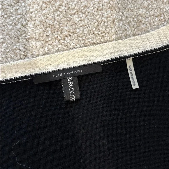 Tahari Sweater Womens large v neck Pullover  NWT from Bergdorf Goodman - Picture 6 of 9